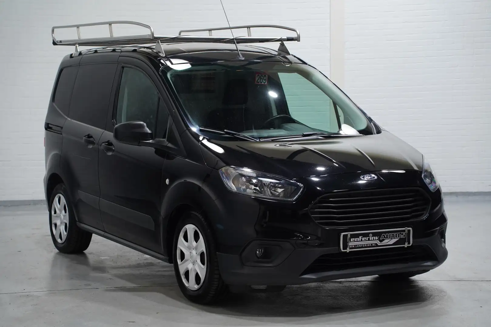 Ford Transit Courier 1.5 TDCI 75 pk Trend Airco, Imperiaal Audiosysteem Zwart - 2