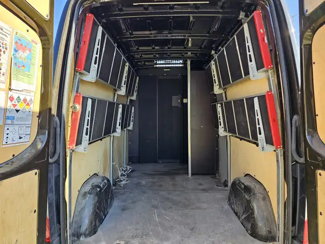 Mercedes-Benz Sprinter view 6