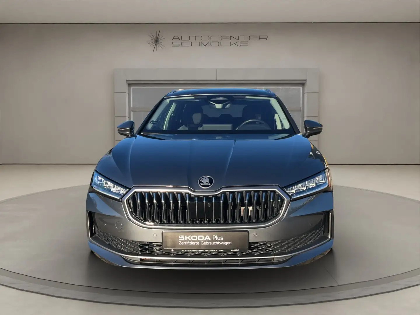 Skoda Superb Superb Combi 2.0 TDI DSG Selection*LED*PDC*Navi Grau - 2