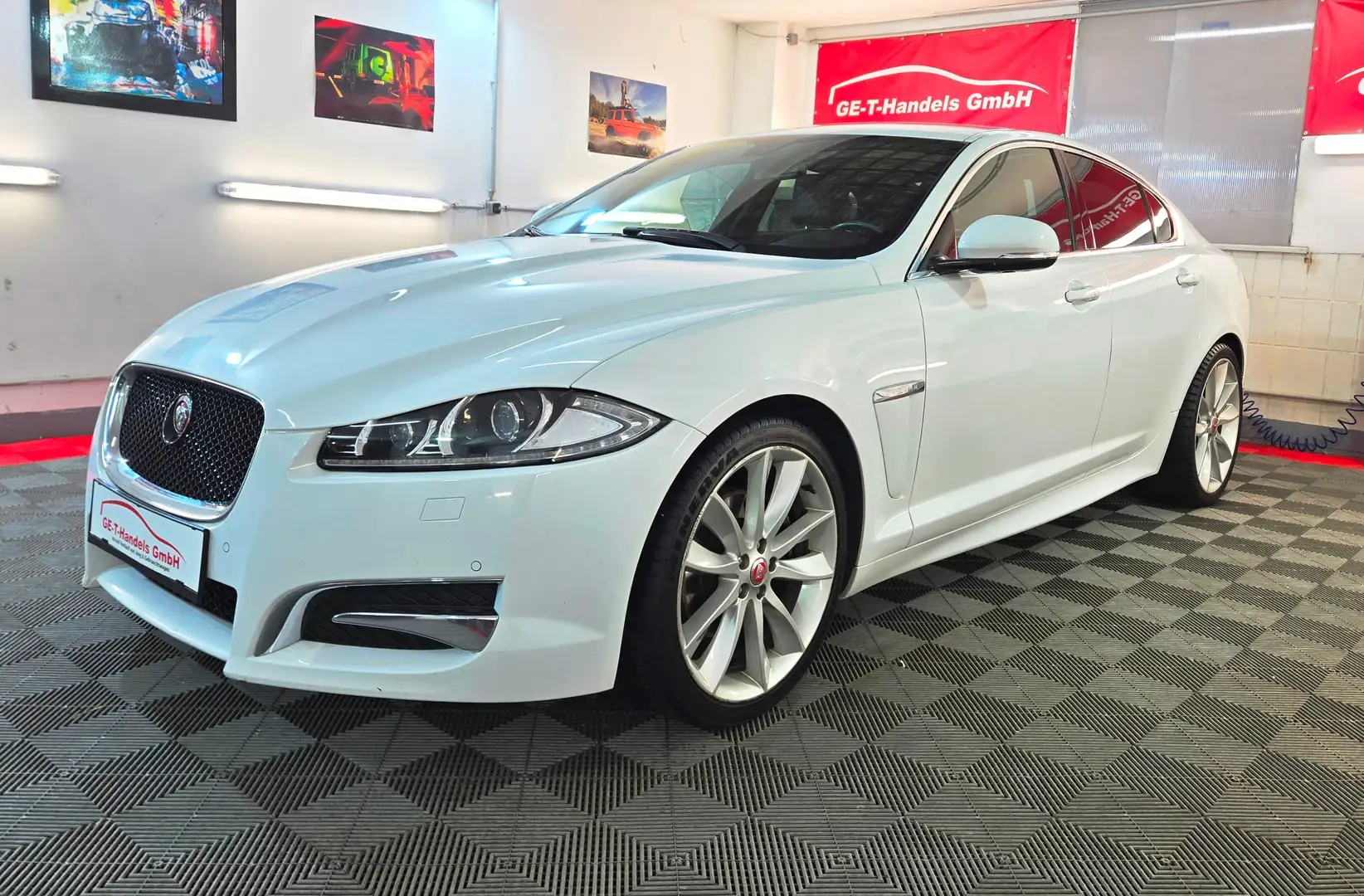Jaguar XF 2.2 d Luxury-Sport-Paket LED Aut. Leder Weiß - 1