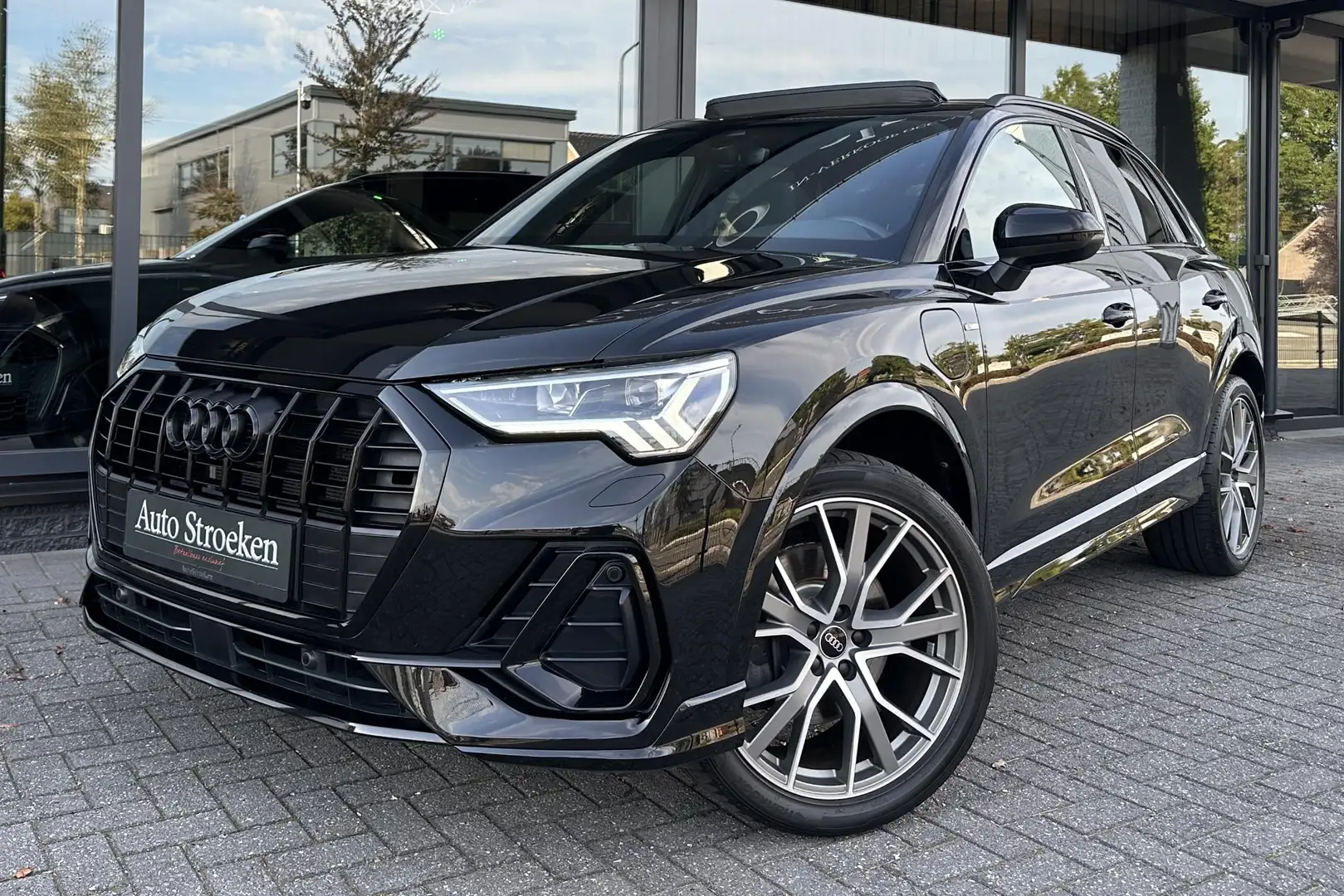 Audi Q3 45 TFSIe S-Line Black Pano Leder Sfeer Sonos Noir - 1