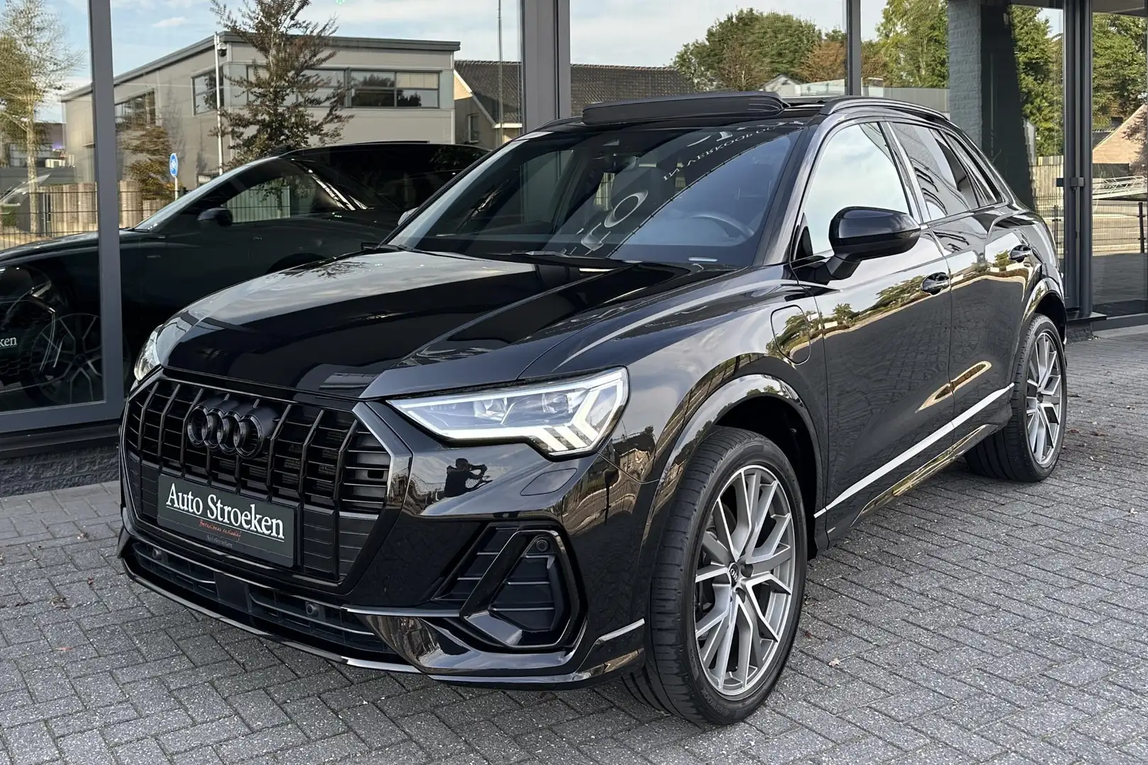 Audi Q3 45 TFSIe S-Line Black Pano Leder Sfeer Sonos Noir - 2