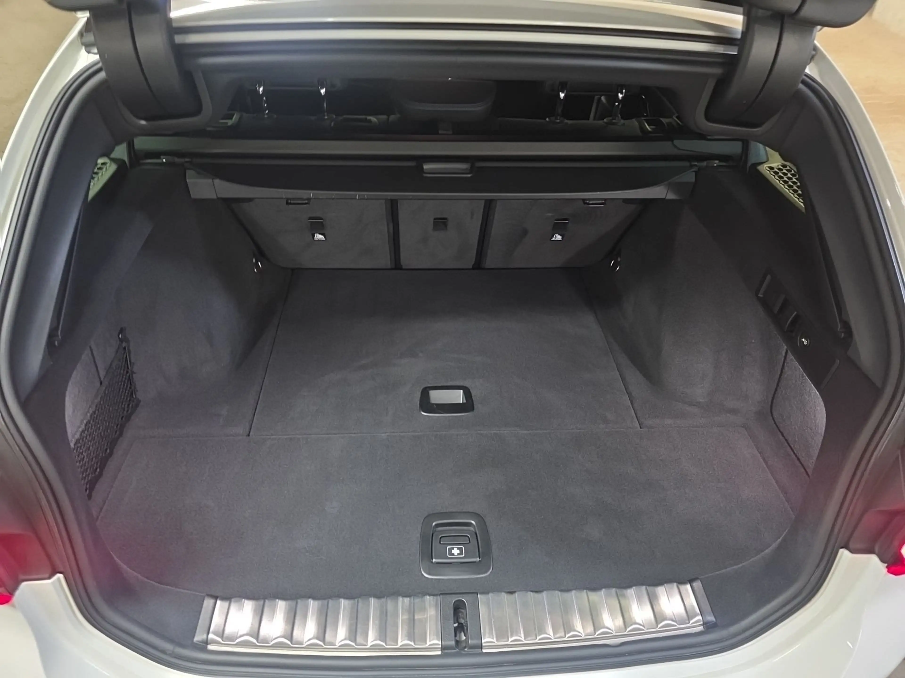 BMW 330 d M-Sport*AHK*Panoramadach*19"*Parkassist — photo 12