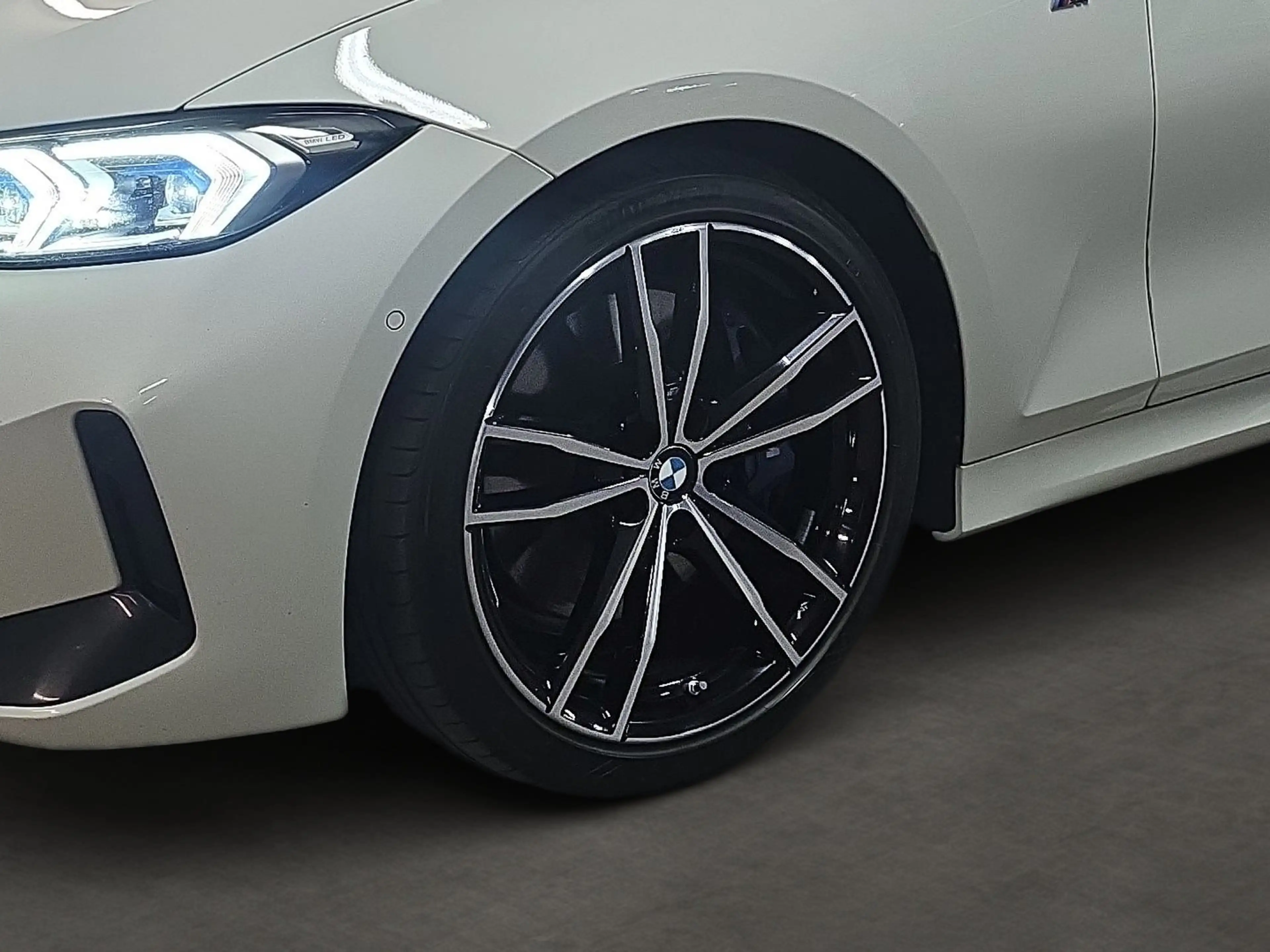 BMW 330 d M-Sport*AHK*Panoramadach*19"*Parkassist — photo 6