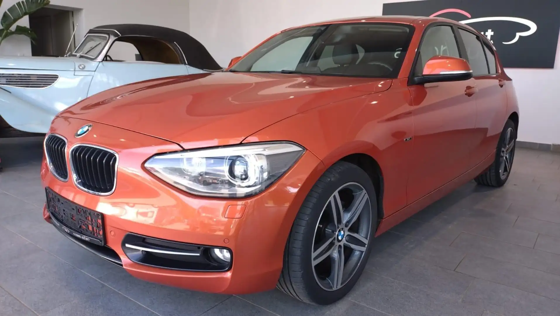 BMW 118 d Sport Line Leder Xenon Navi Orange - 2