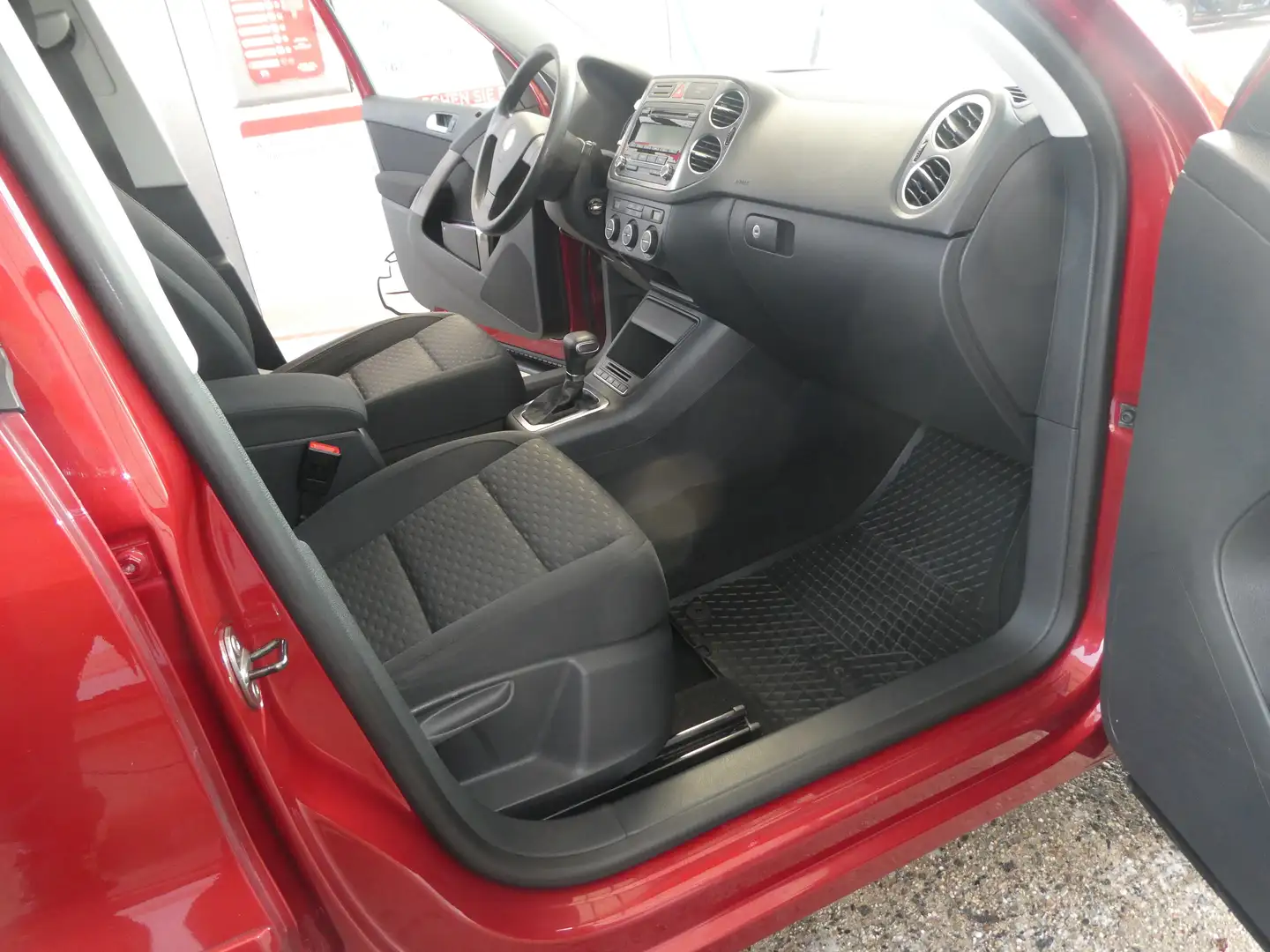 Volkswagen Tiguan Track **4x4**Automatic**8-fach**2.Hand** Rojo - 2