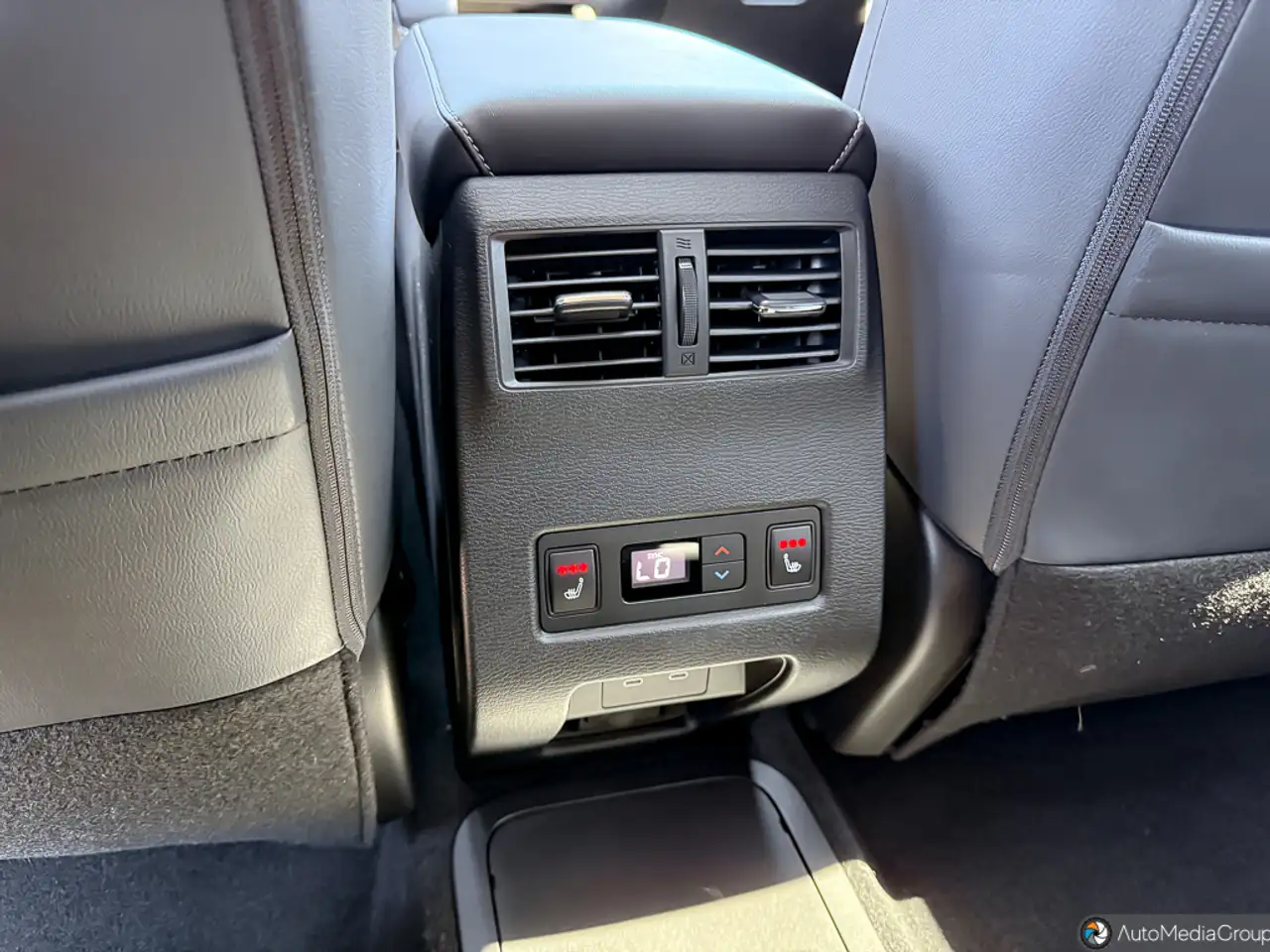 Mitsubishi Outlander снимка Mitsubishi Outlander