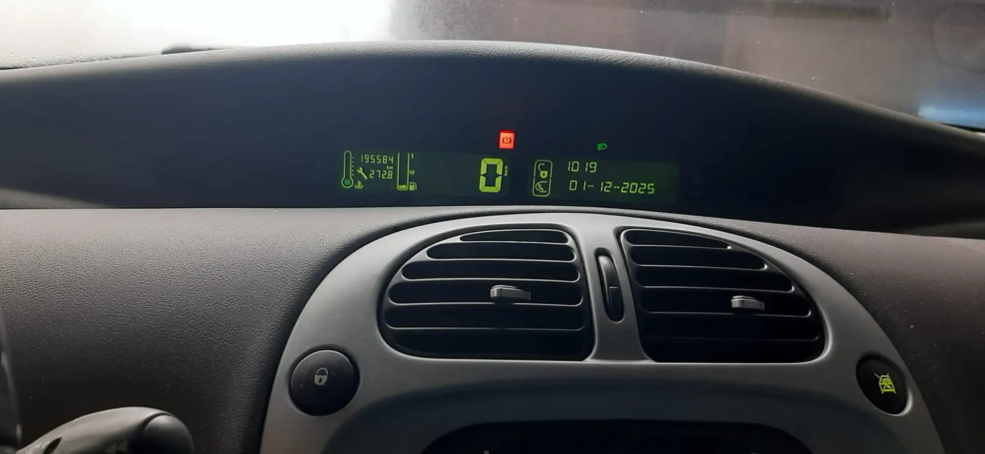 Citroen Xsara Picasso Xsara Picasso 1,6i Millionaire Millionaire Grau - 1