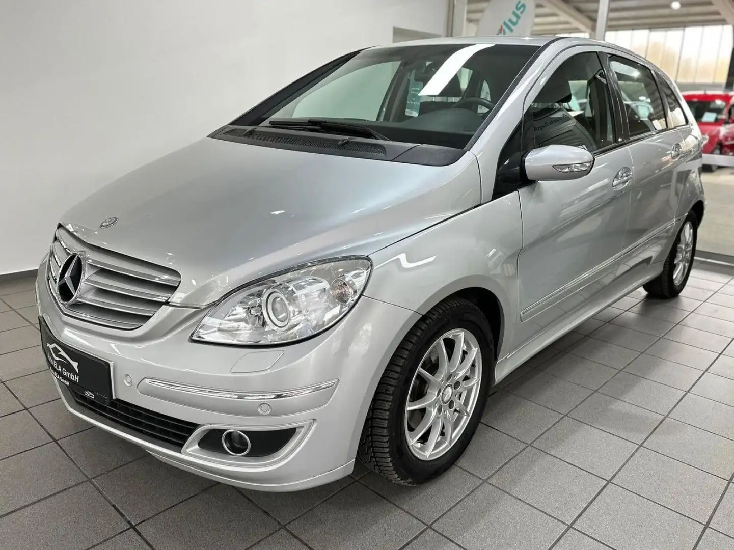 Mercedes-Benz B 200 2.0 Automatik|Navi|AHK|2xPDC|Sitzheizung Silber - 1