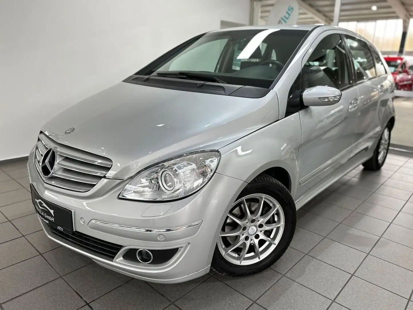 Mercedes-Benz B 200 2.0 Automatik|Navi|AHK|2xPDC|Sitzheizung Silber - 2