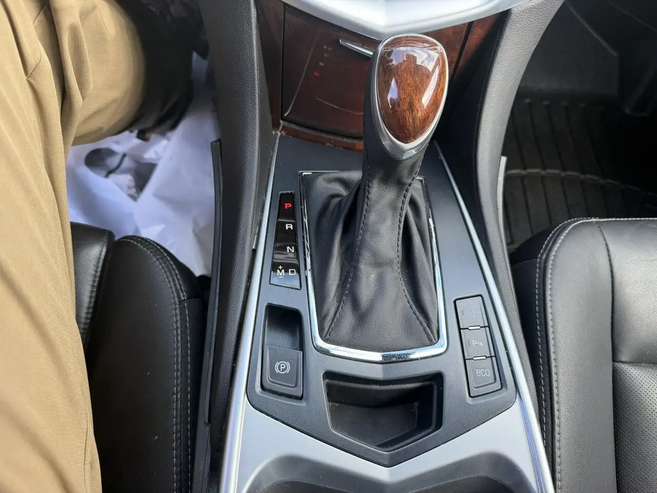 Cadillac SRX снимка Cadillac SRX