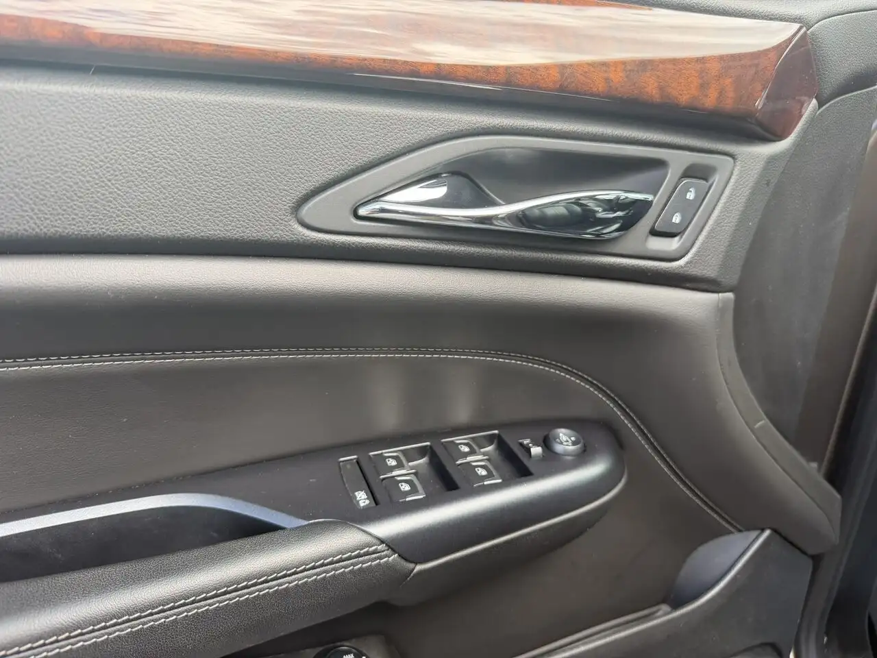 Cadillac SRX снимка Cadillac SRX
