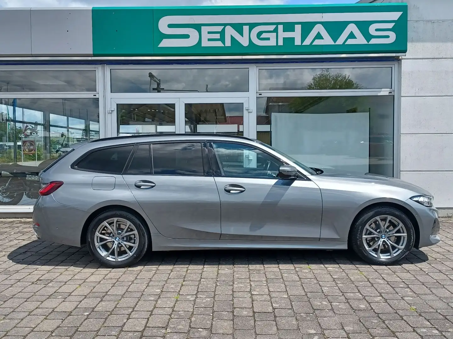 BMW 320 d xDrive Touring ACC HiFi Lhz Sthz AHK Grau - 2