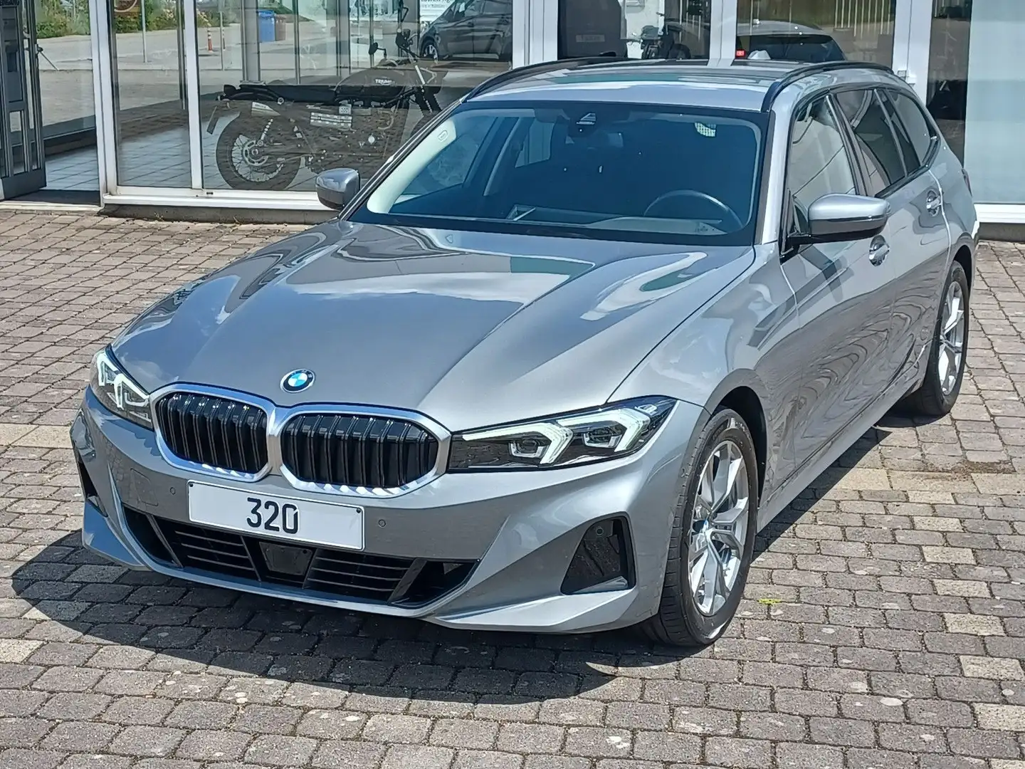 BMW 320 d xDrive Touring ACC HiFi Lhz Sthz AHK Grau - 1