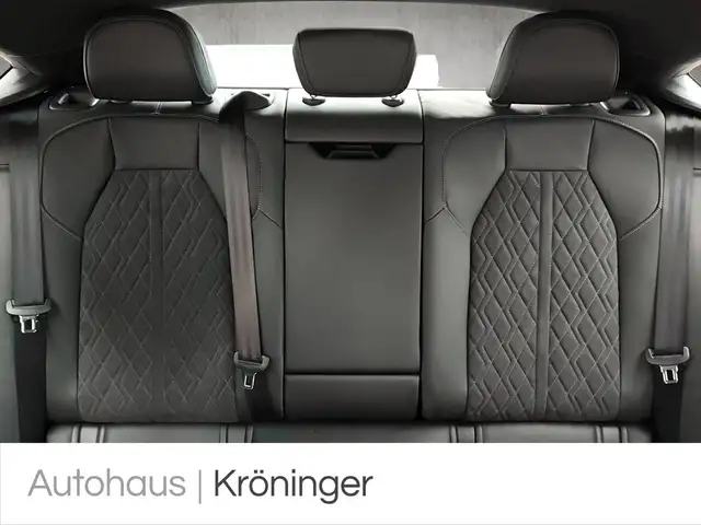 Audi E-Tron view 10