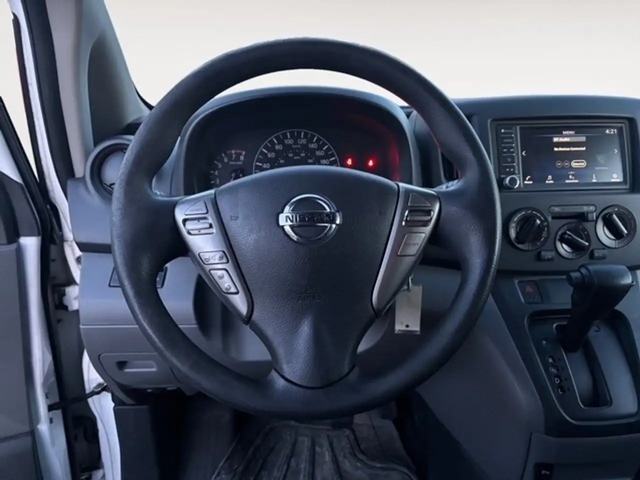 Nissan NV200 снимка Nissan NV200