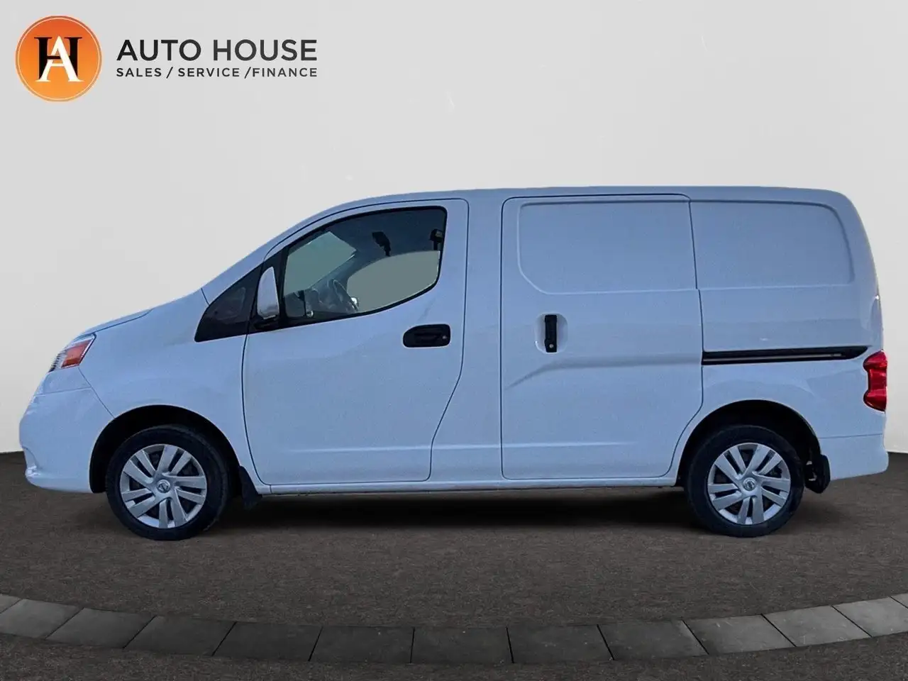 Nissan NV200 снимка Nissan NV200