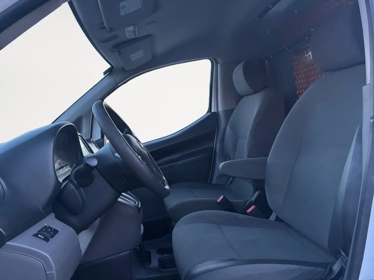 Nissan NV200 снимка Nissan NV200