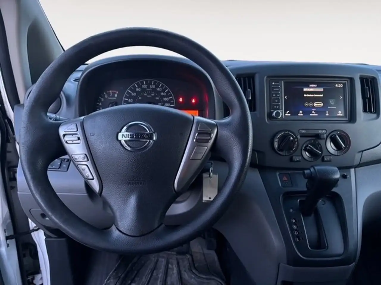 Nissan NV200 снимка Nissan NV200