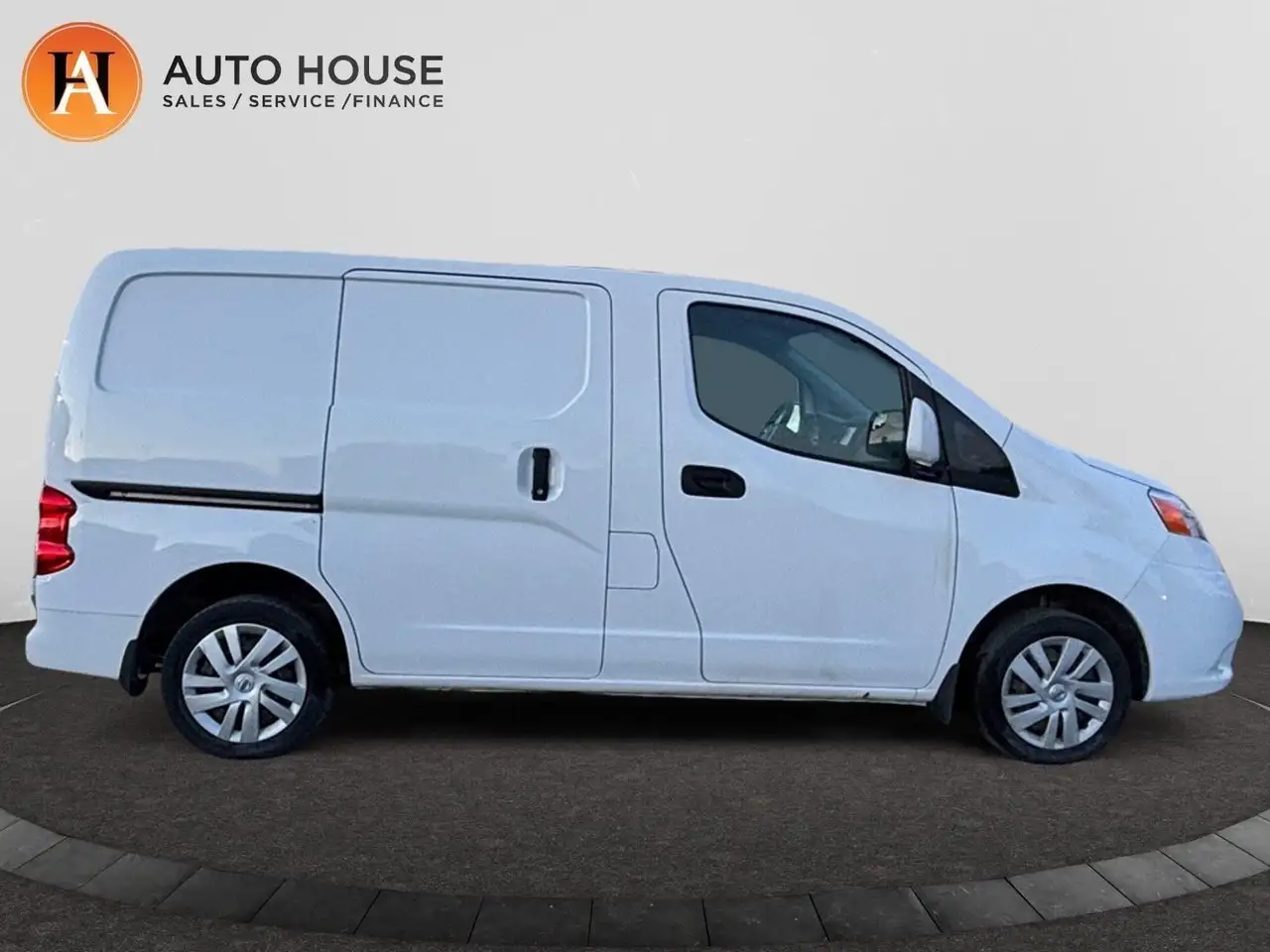 Nissan NV200 снимка Nissan NV200