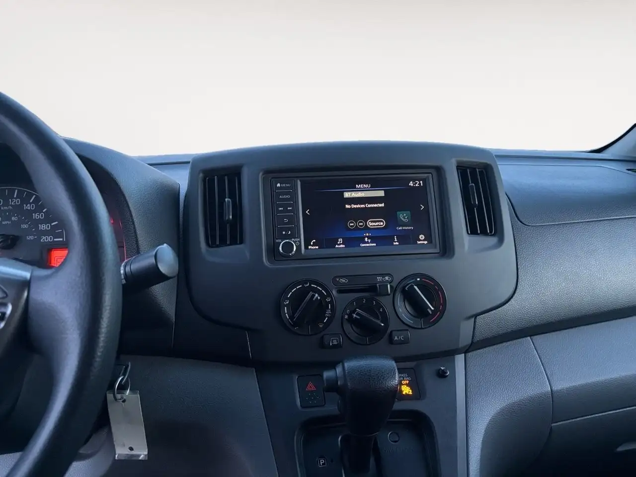 Nissan NV200 снимка Nissan NV200
