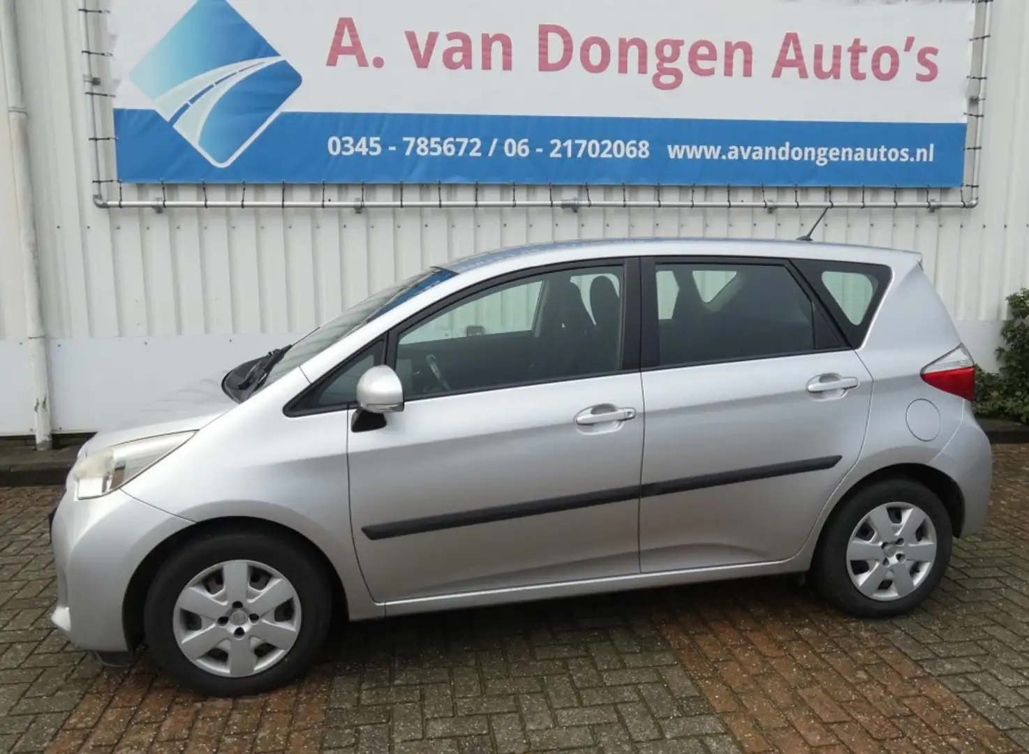 Toyota Verso-S 1.3 VVT-I ASPIRATION Automaat,Camera,Trhaak,APK 27 Gri - 1