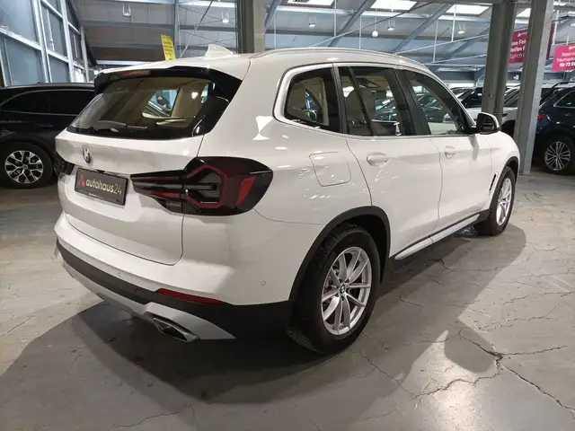 BMW X3 view 5