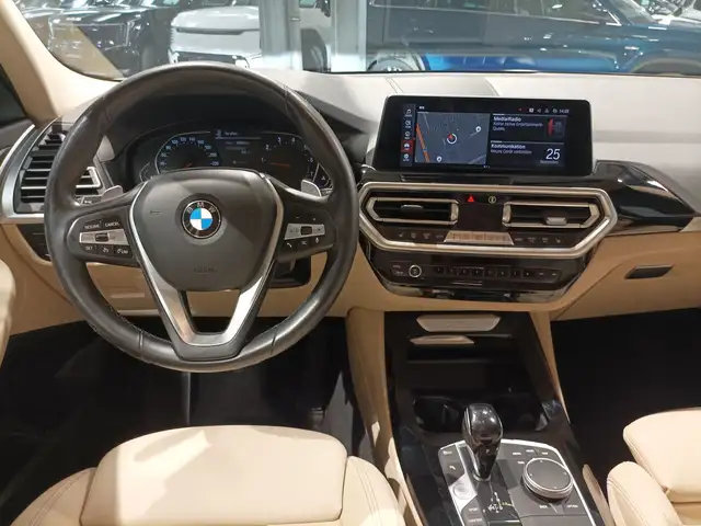 BMW X3 view 9