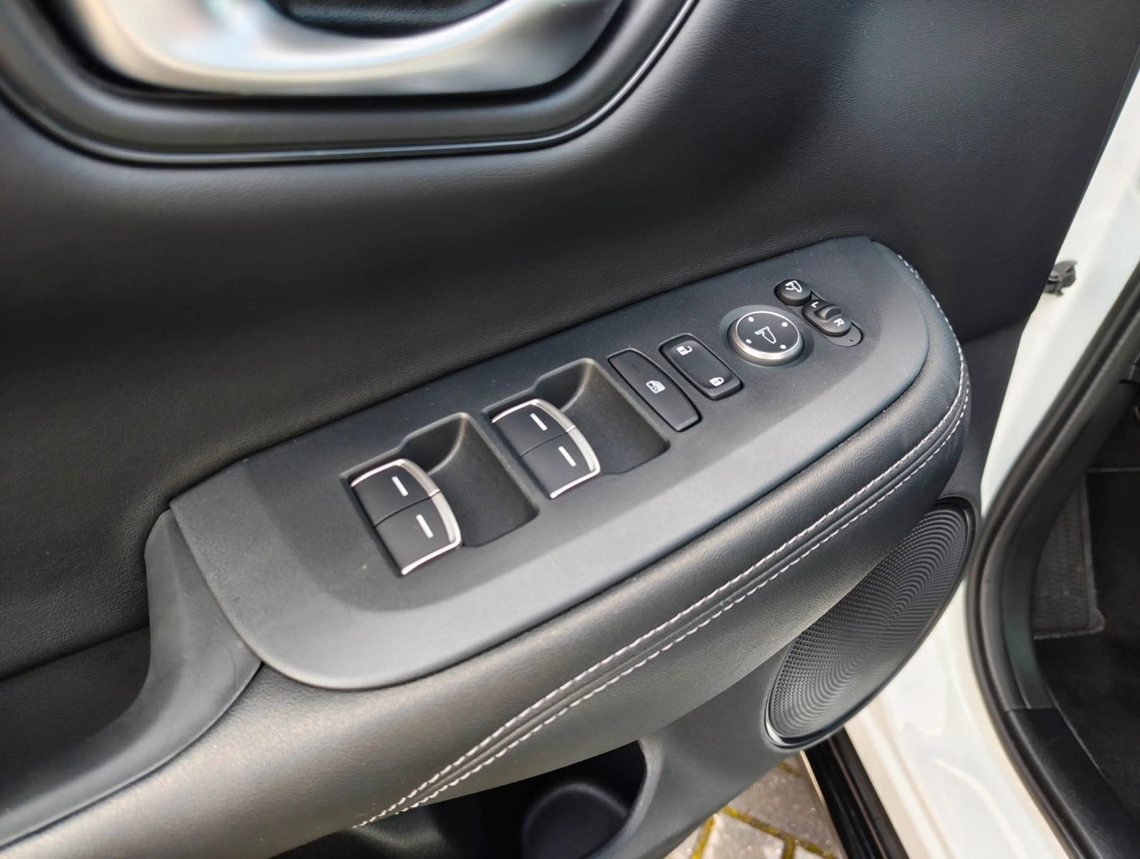 Honda ZR-V 2,0 e:HEV Sport Navi/LED/Kamera — photo 12