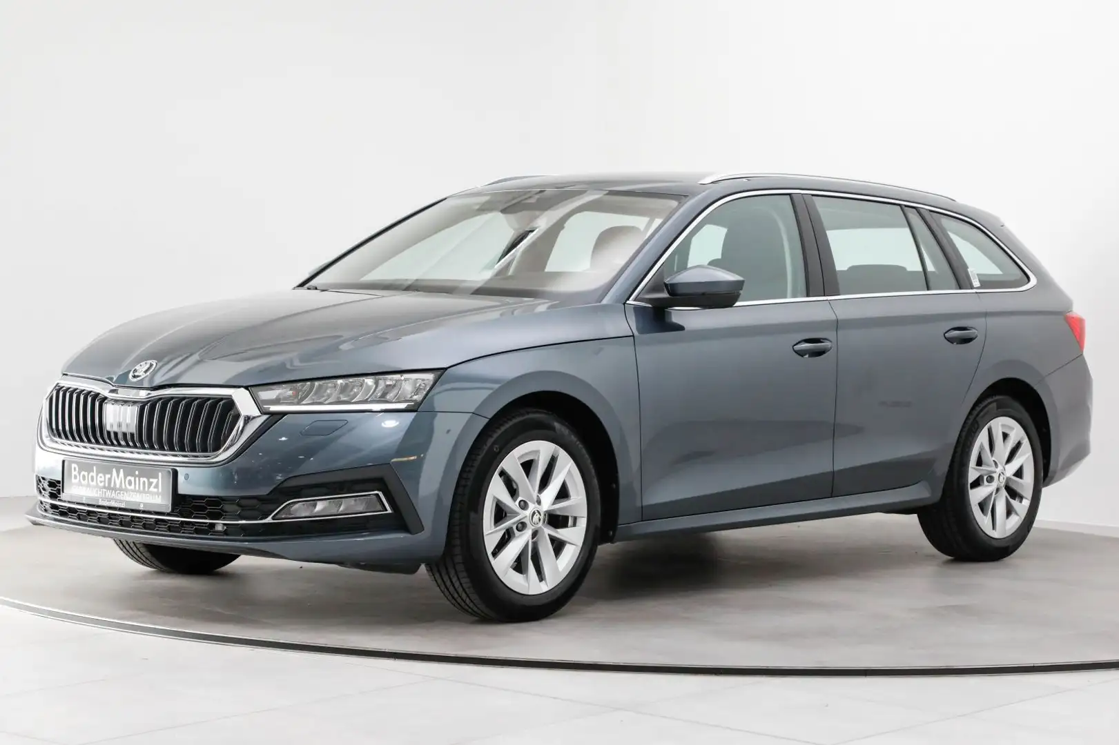 Skoda Octavia Combi 1.5 TSI DSG Style AHK Navi ACC HUD Grau - 2