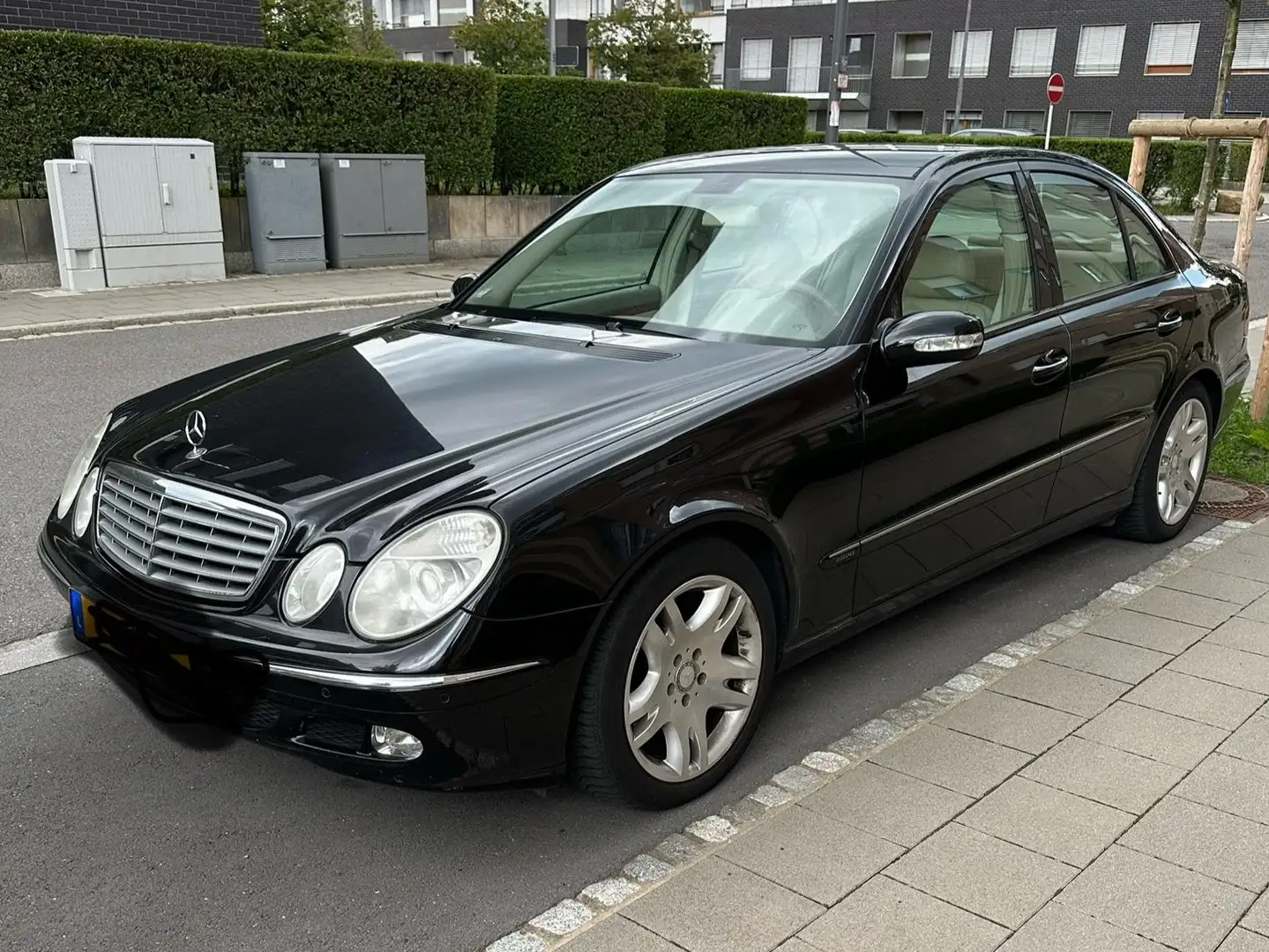 Mercedes-Benz E 220 Elegance 170 ps Чёрный - 1