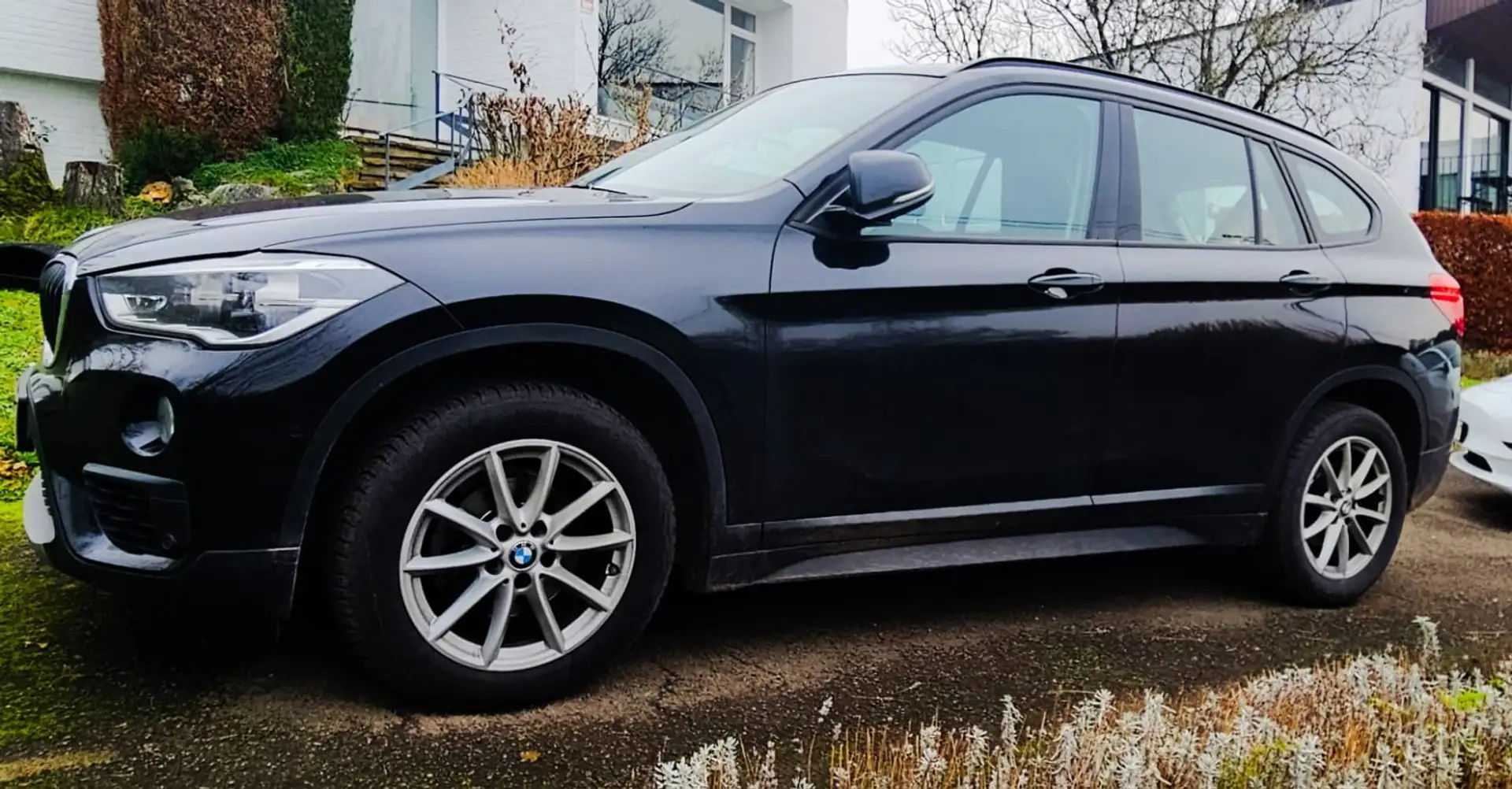 BMW X1 X1 1.5 d sDrive16 Zwart - 1