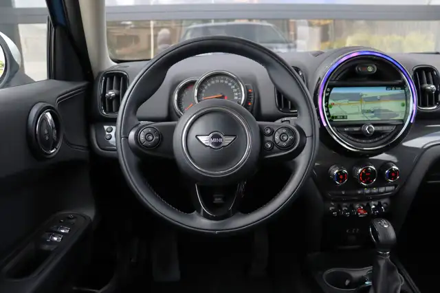 MINI Countryman view 3