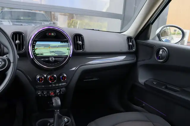 MINI Countryman view 8