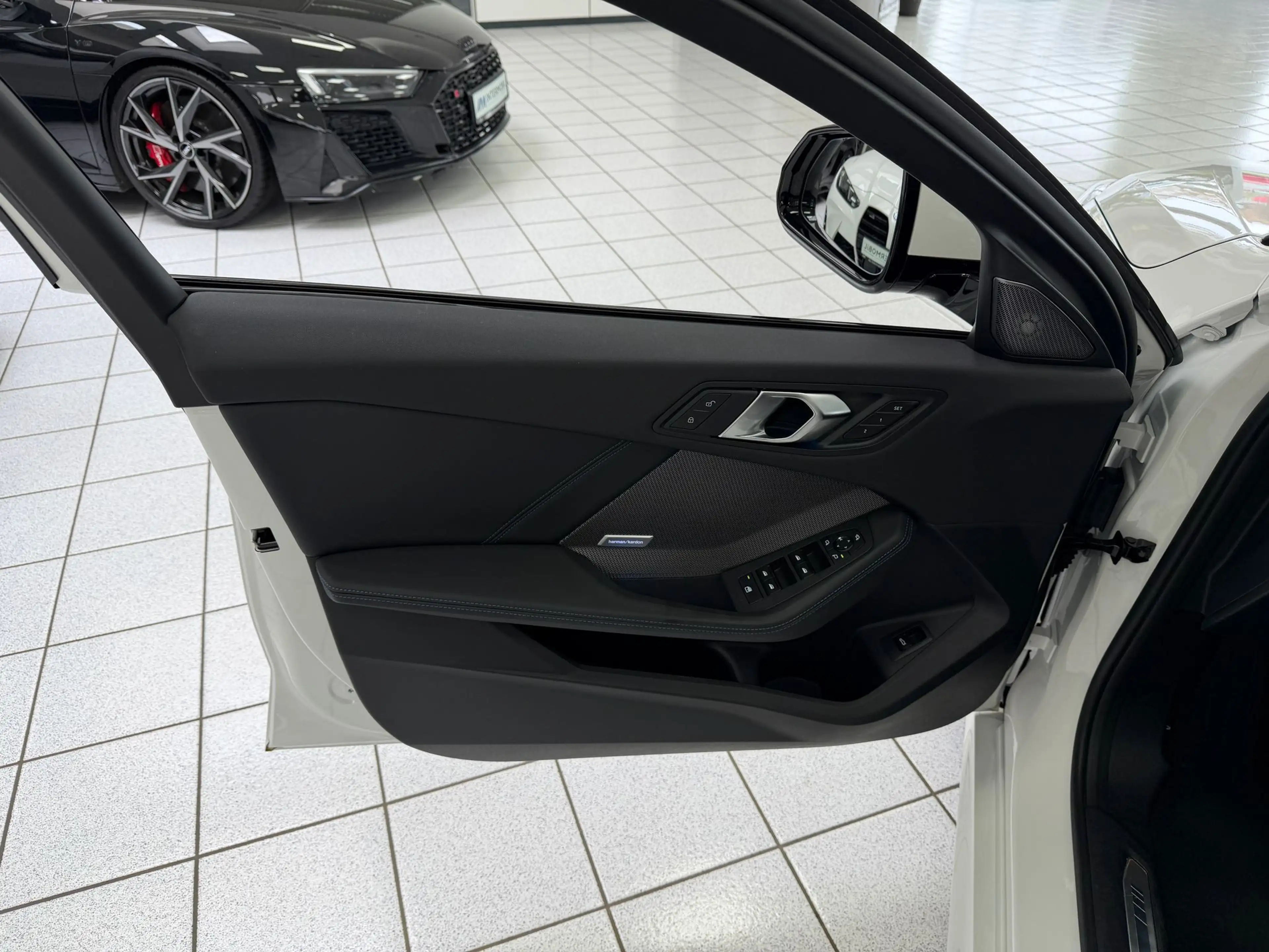 BMW 120 d M-Sport PANO*HUD*H K*MEMORY*360°*Iconic* — photo 9