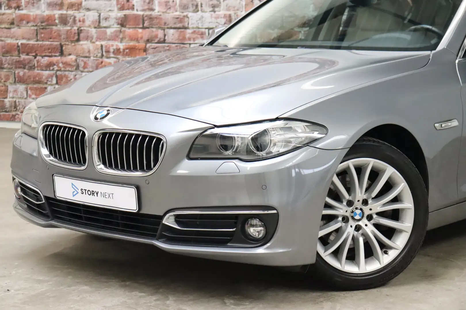 BMW 520 5 Serie Sedan 520i High Executive Luxury Line Auto Grijs - 2