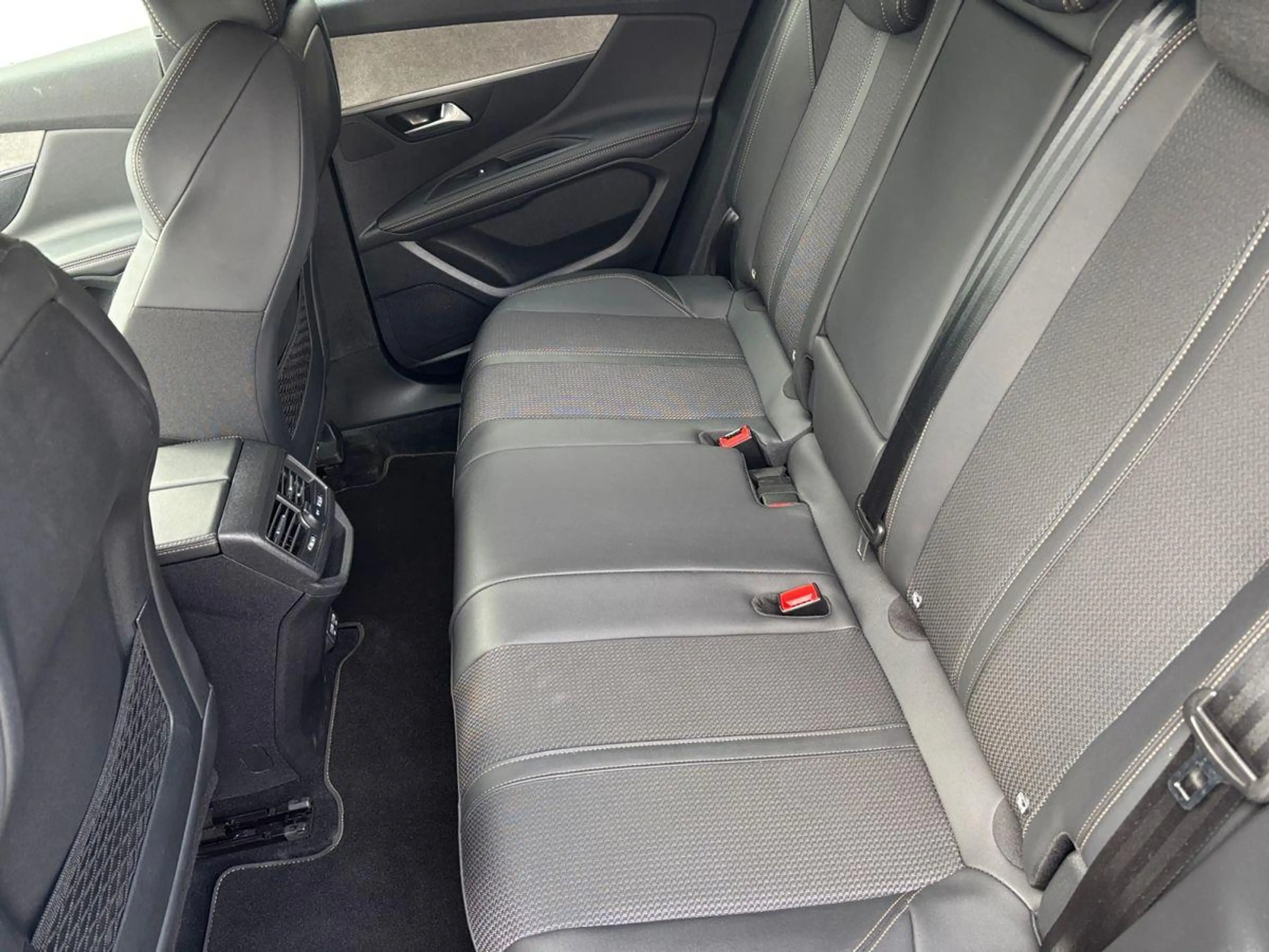 Peugeot 3008 „3008 GT Hybrid 136 Aut. NAVI/SHZ/RFK/PDC/ACC/LED“ — photo 14