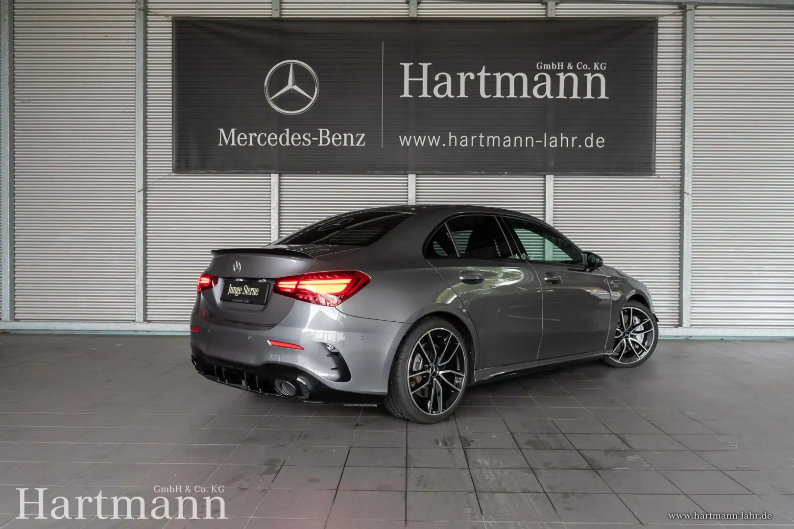 Mercedes-Benz A 35 AMG A 35 4M AMG Limousine Performance Aerodynamik 19 Grau - 2