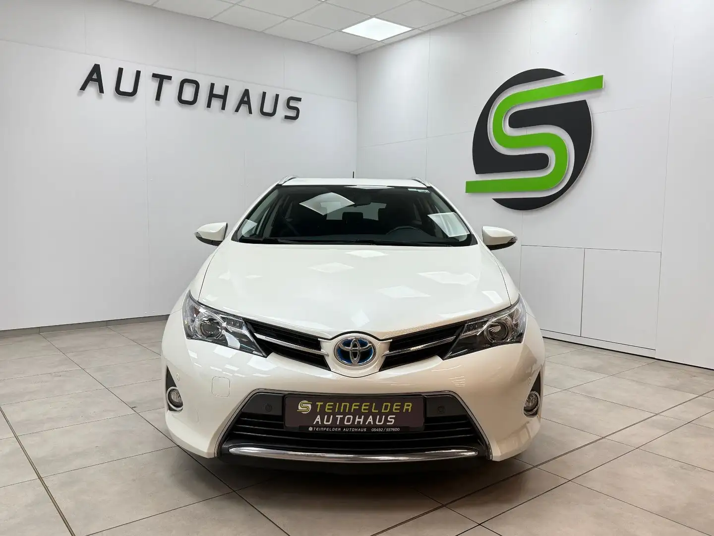 Toyota Auris Auris 1.8 Touring Sports Hybrid Edition/AUT/NAVI Weiß - 2