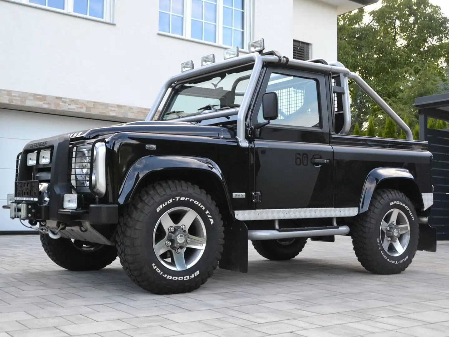 Land Rover Defender 60 YEARS SVX 90 SOFT TOP LIMITED EDITION Schwarz - 1