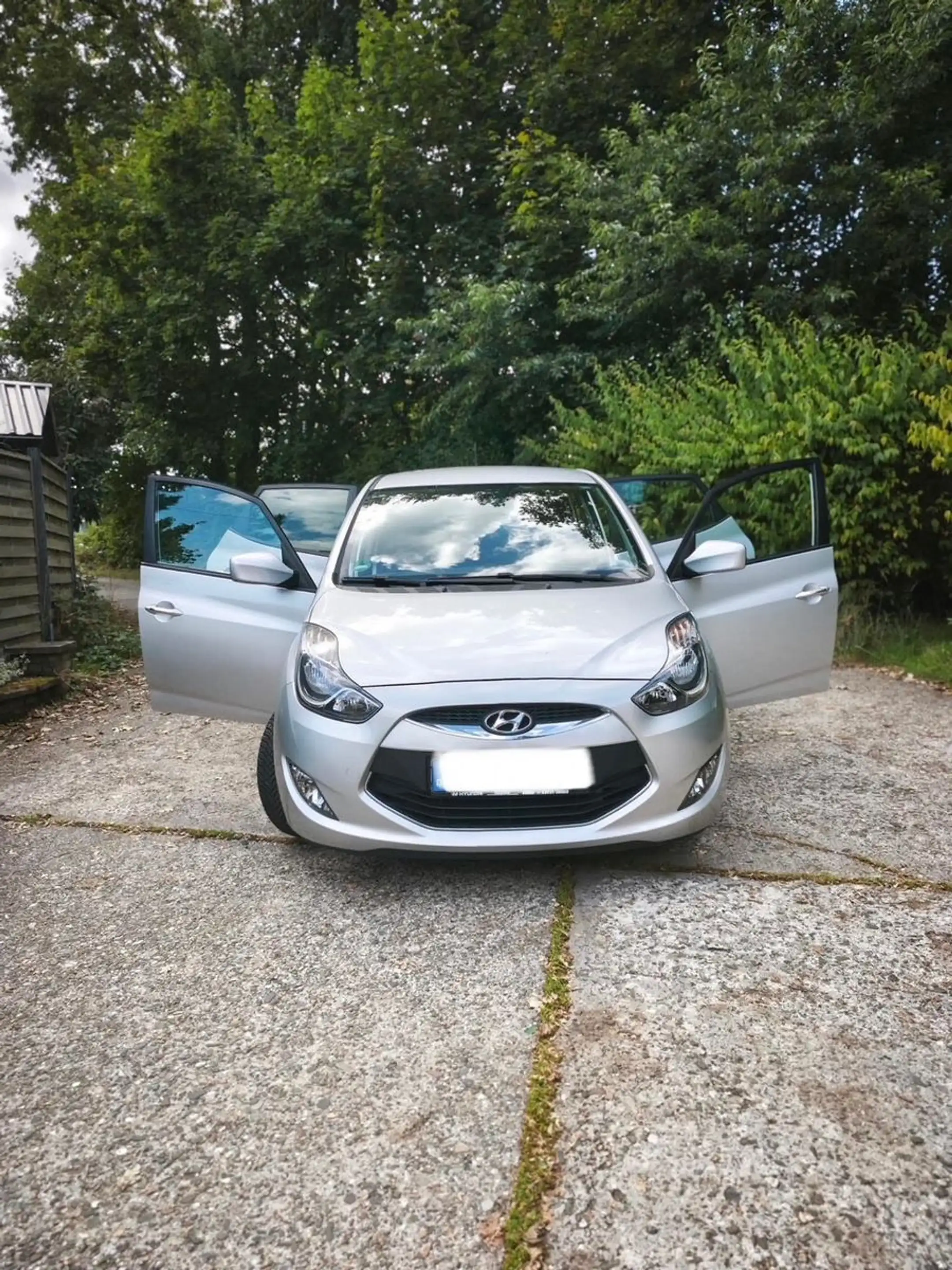 Hyundai iX20 FIFA world Cup Edition — photo 4