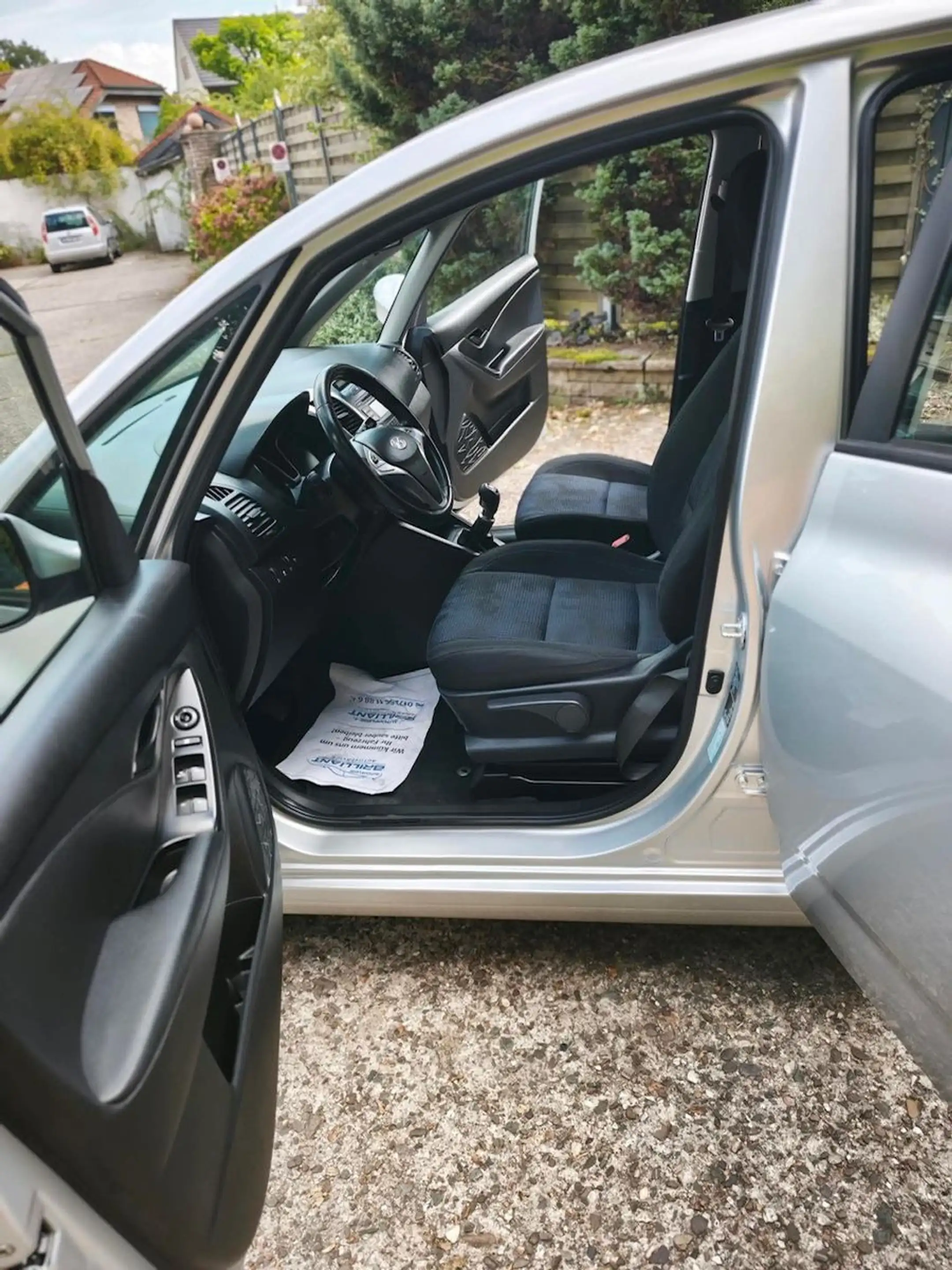 Hyundai iX20 FIFA world Cup Edition — photo 3