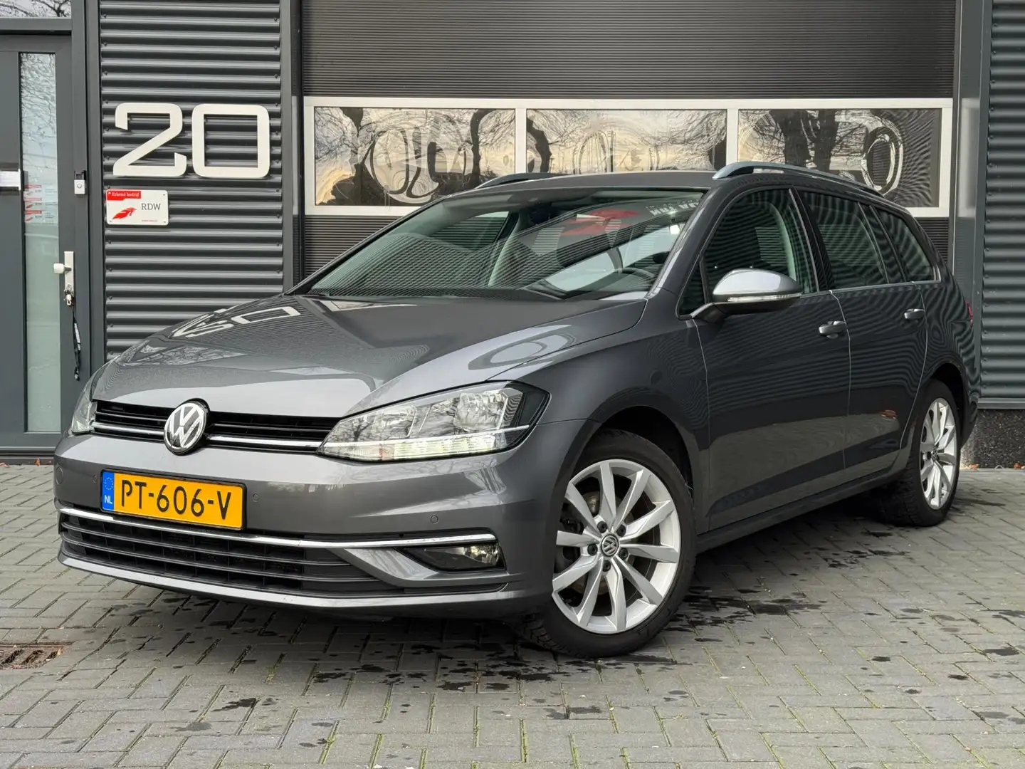 Volkswagen Golf Variant 7.5 1.0 TSI Highline | DIGITAL DASH | CRUISE | CAM Grijs - 2