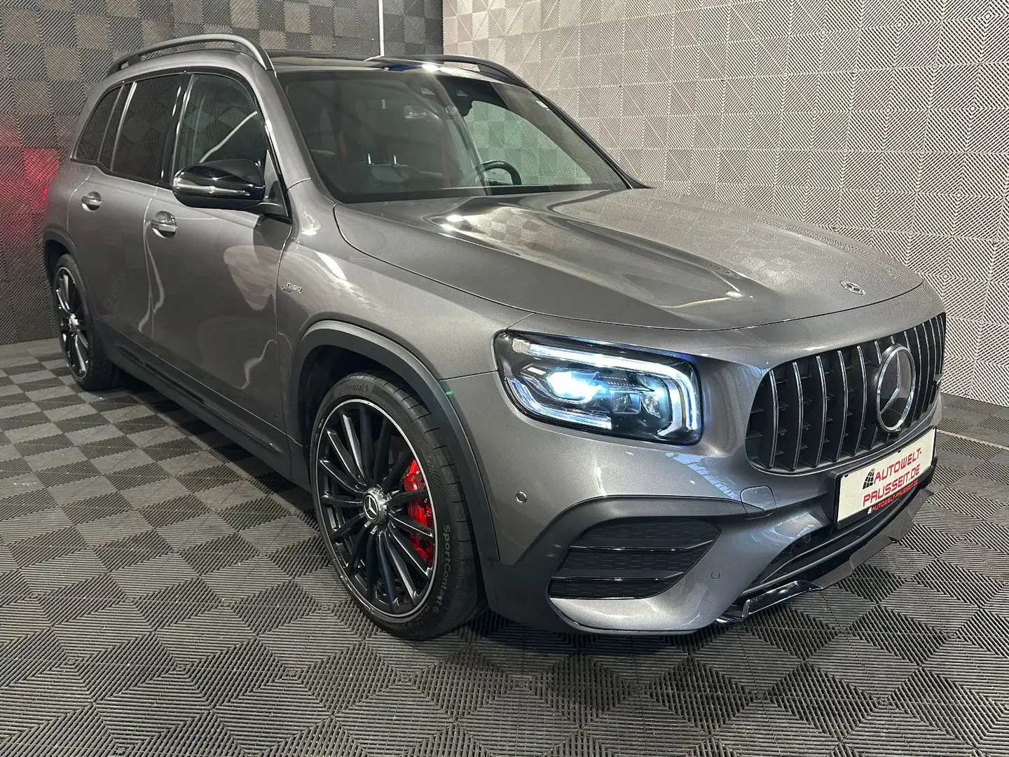 Mercedes-Benz GLB 35 AMG 4M.*MULTIBEAM*PANO-NIGHT-ACC-SHZ-SPUR Gris - 1