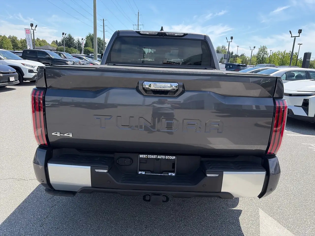 Toyota Tundra снимка Toyota Tundra