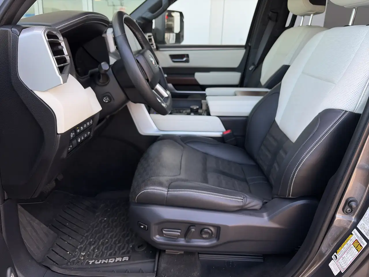 Toyota Tundra снимка Toyota Tundra