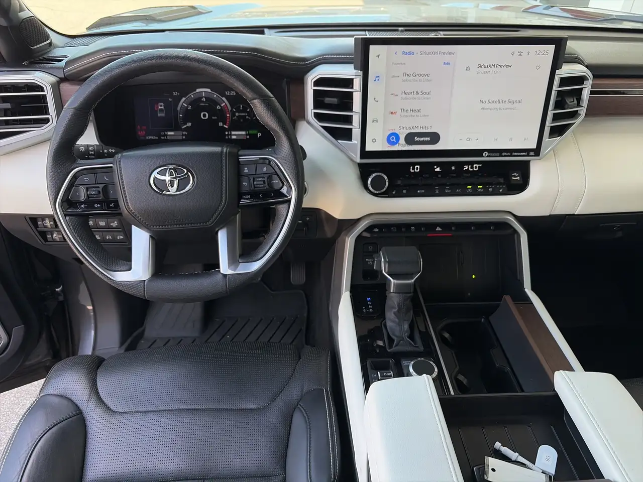 Toyota Tundra снимка Toyota Tundra
