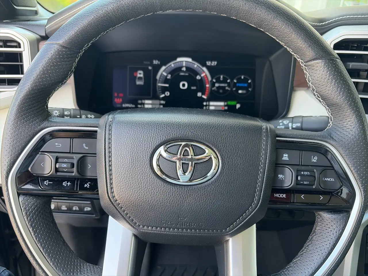 Toyota Tundra снимка Toyota Tundra