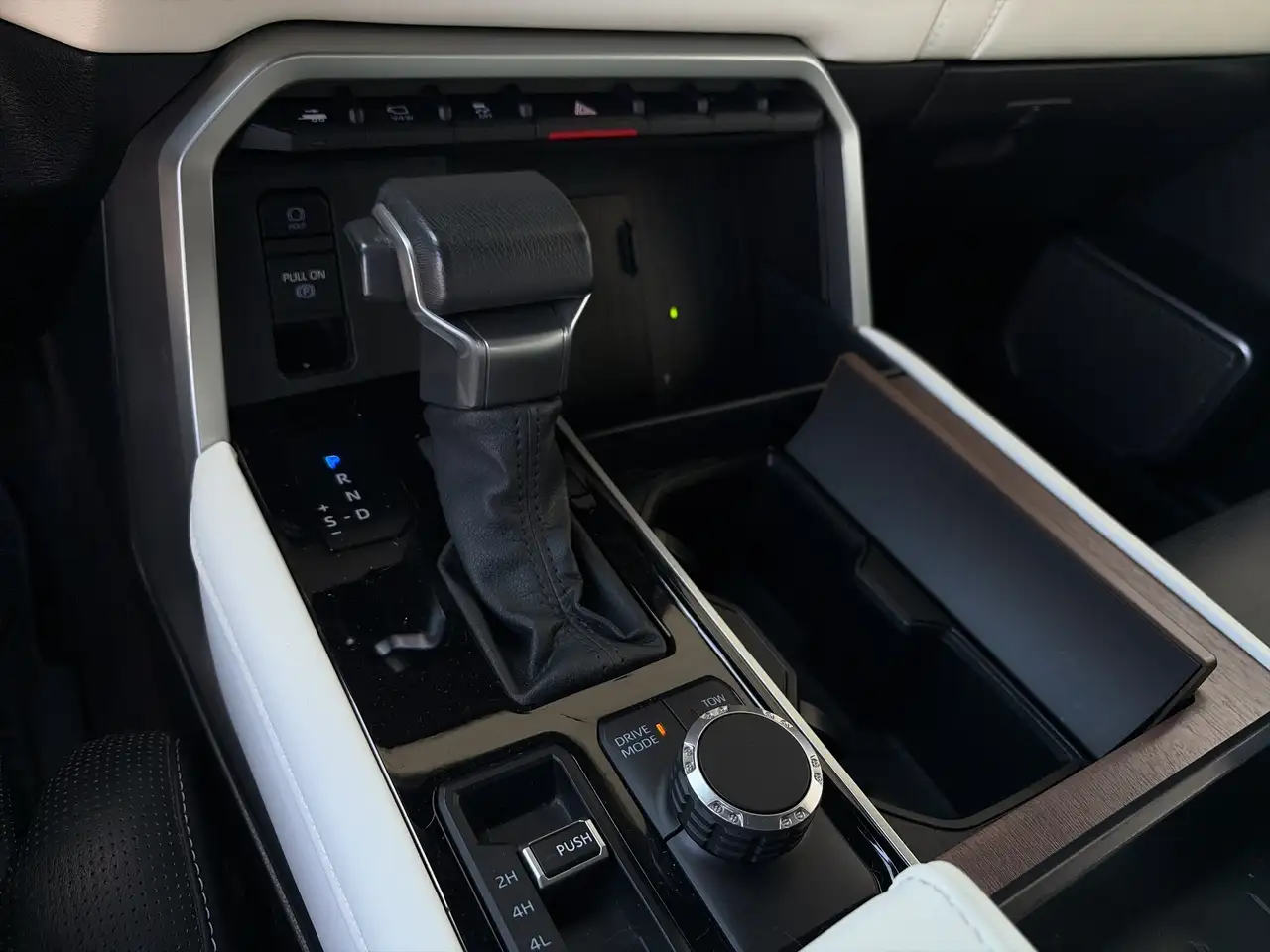 Toyota Tundra снимка Toyota Tundra