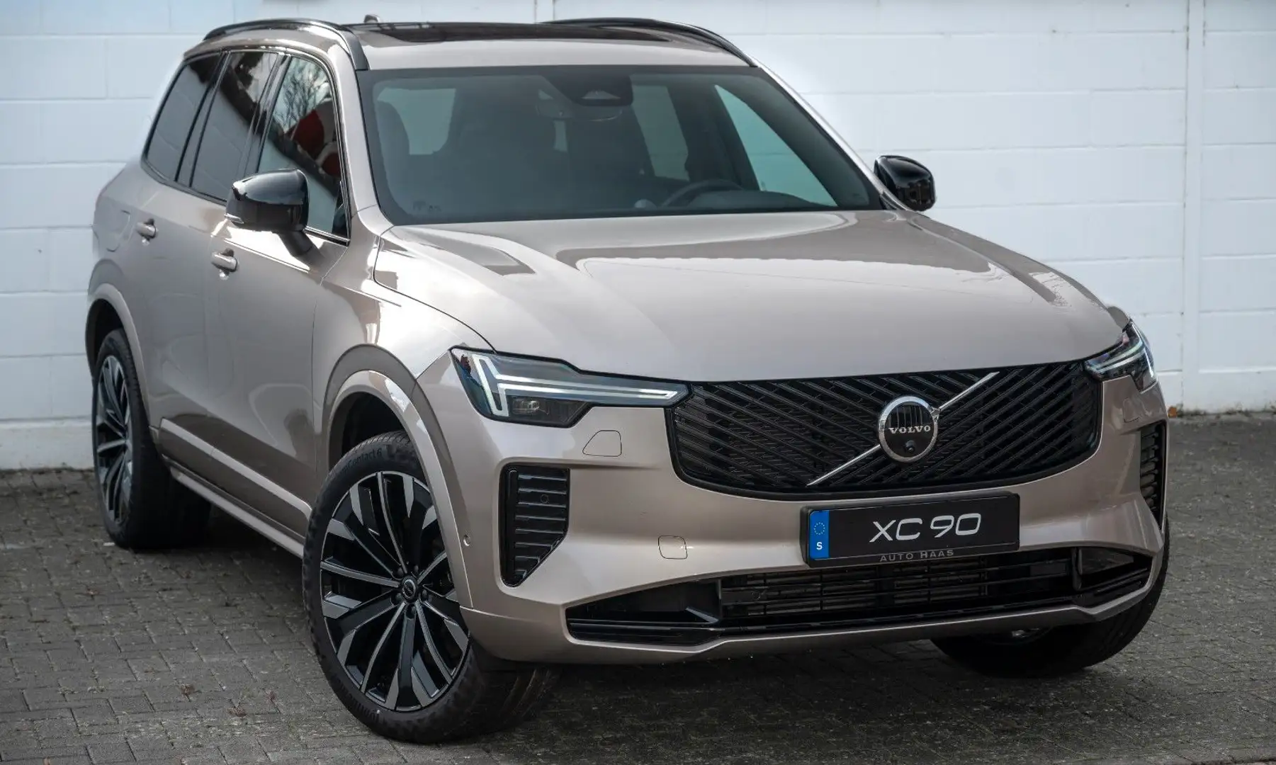 Volvo XC90 Plus Dark Recharge Plug-In Hybrid T8 AWD Beige - 1
